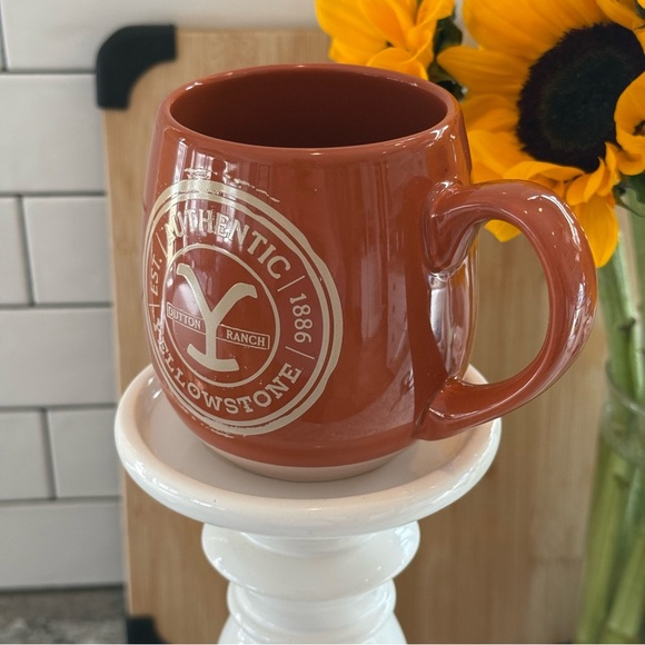 NWT Silver Buffalo Authentic Dutton Ranch Mug - Rust Orange Ceramic 16 oz - Picture 2 of 6